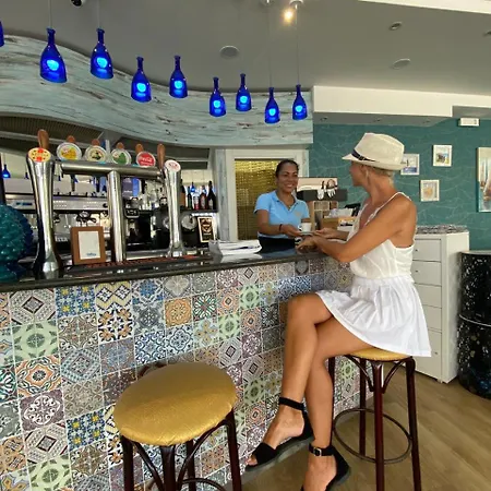 Hotel Blue Moon